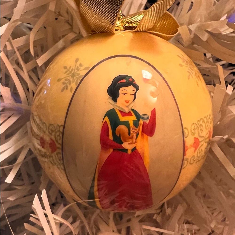 Disney’s Snow White Découpage Ornament 2005